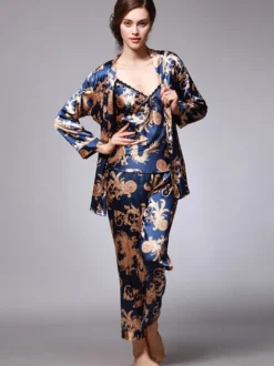 Vêtements d'intérieur à col rabattu et manches longues aspect soie