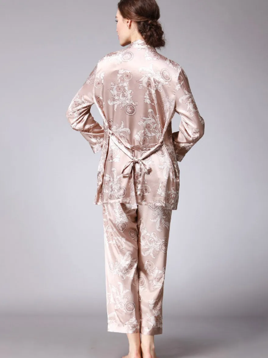 Vêtements d'intérieur à col rabattu et manches longues aspect soie